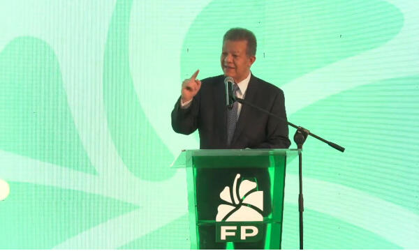 Leonel-Fernandez-en-su-rueda-de-Prensa-en-el-local-de-la-FP-CDN-Digital.