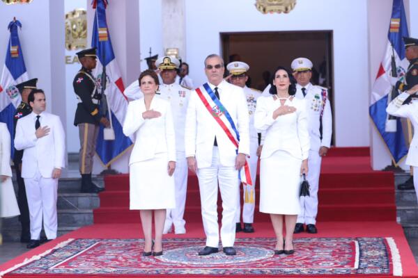 Luis Abinader asume su segundo y último mandato como presidente de RD