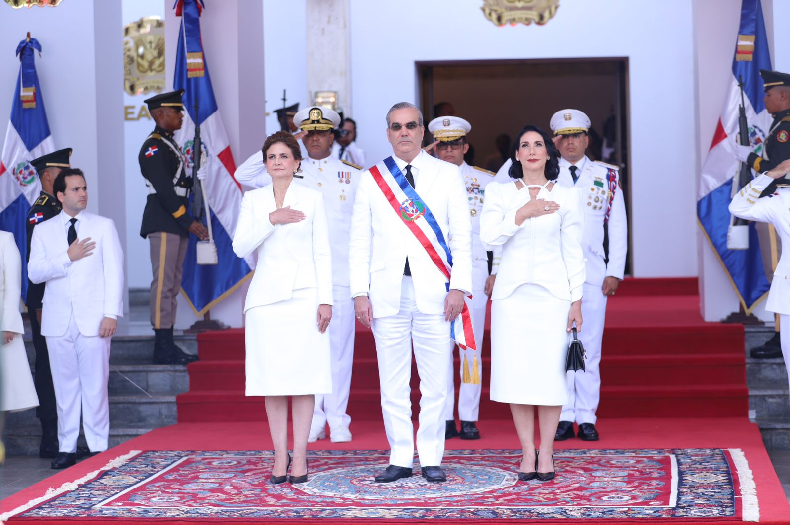 Luis Abinader asume su segundo y último mandato como presidente de RD