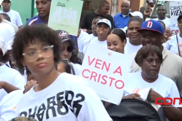 La manifestación, que reunió a pastores, residentes, jóvenes, niños y adultos