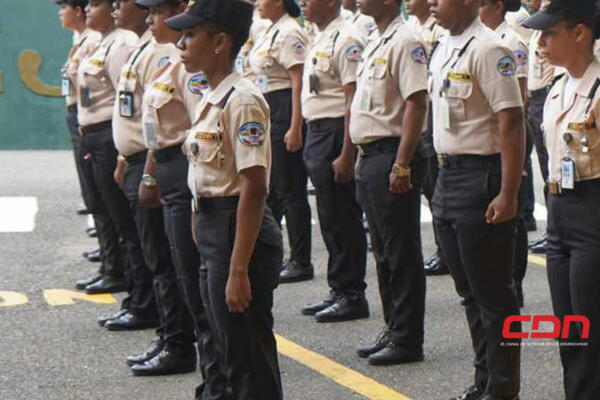 Gradúan 180 miembros seguridad del Metro