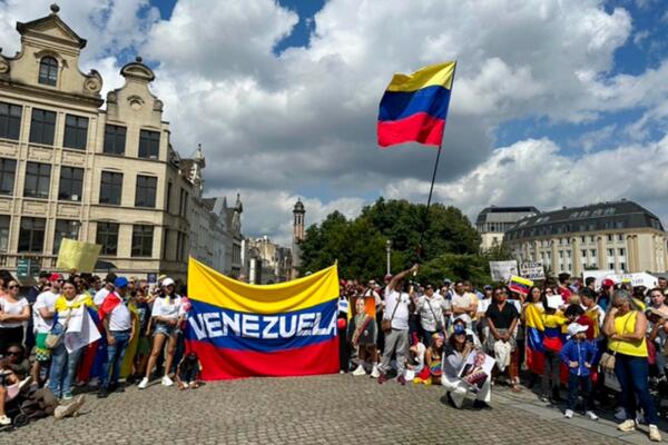 Miles de venezolanos marchan para exigir transparencia en las elecciones