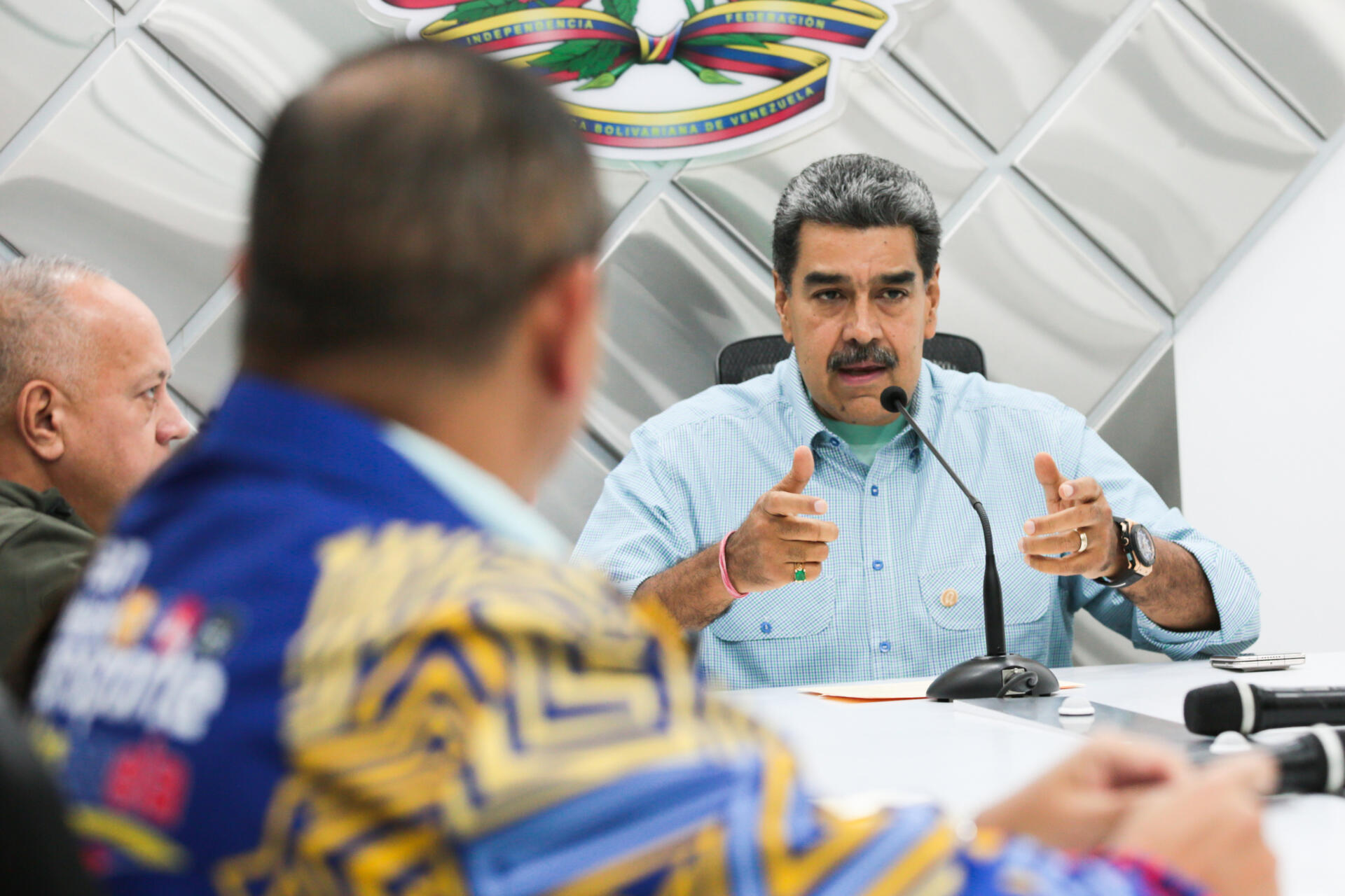 Maduro: "una cuenta llamada Anonymous" había amenazado con un apagón nacional