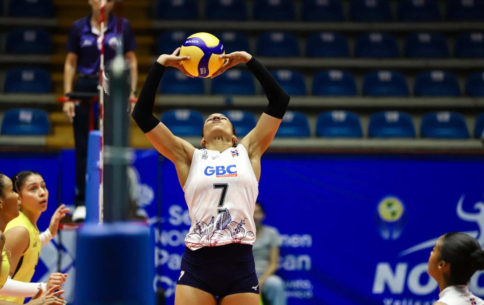 Niverka, capitana de las Reinas del Caribe, coloca ante Colombia