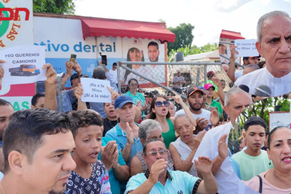 Exigen cierre de mina Loma de la Angostura