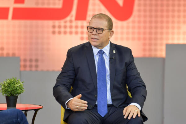 Sobre la unificación de las elecciones presidenciales y municipales Castillo explica que el proceso de separar las elecciones se plasmó en la Constitución luego de realizar estudios sobre que quería la población (foto: Danny Polanco)