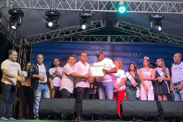 Reconocen a Elmerk Jonas como hijo meritorio de varias comunidades de La Vega
