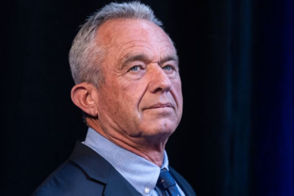 Robert F. Kennedy Jr. retira su candidatura presidencial y respaldará a Trump
