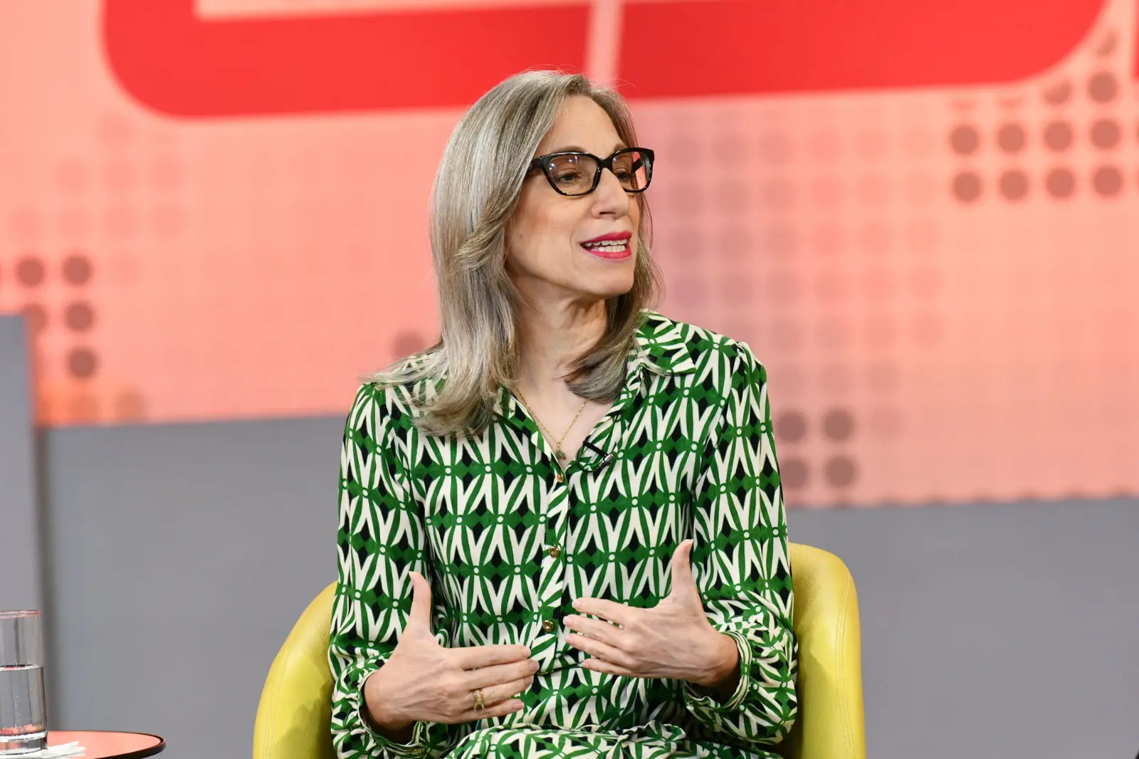 Ancell Scheker la educación es un derecho de todos