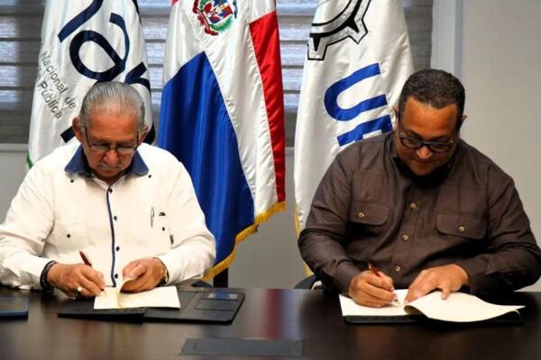 El convenio fue suscrito por el director general del INAP, Cristian Sánchez Reyes, y el rector de la UPID, Ricardo Winter. Foto: Fuente externa 