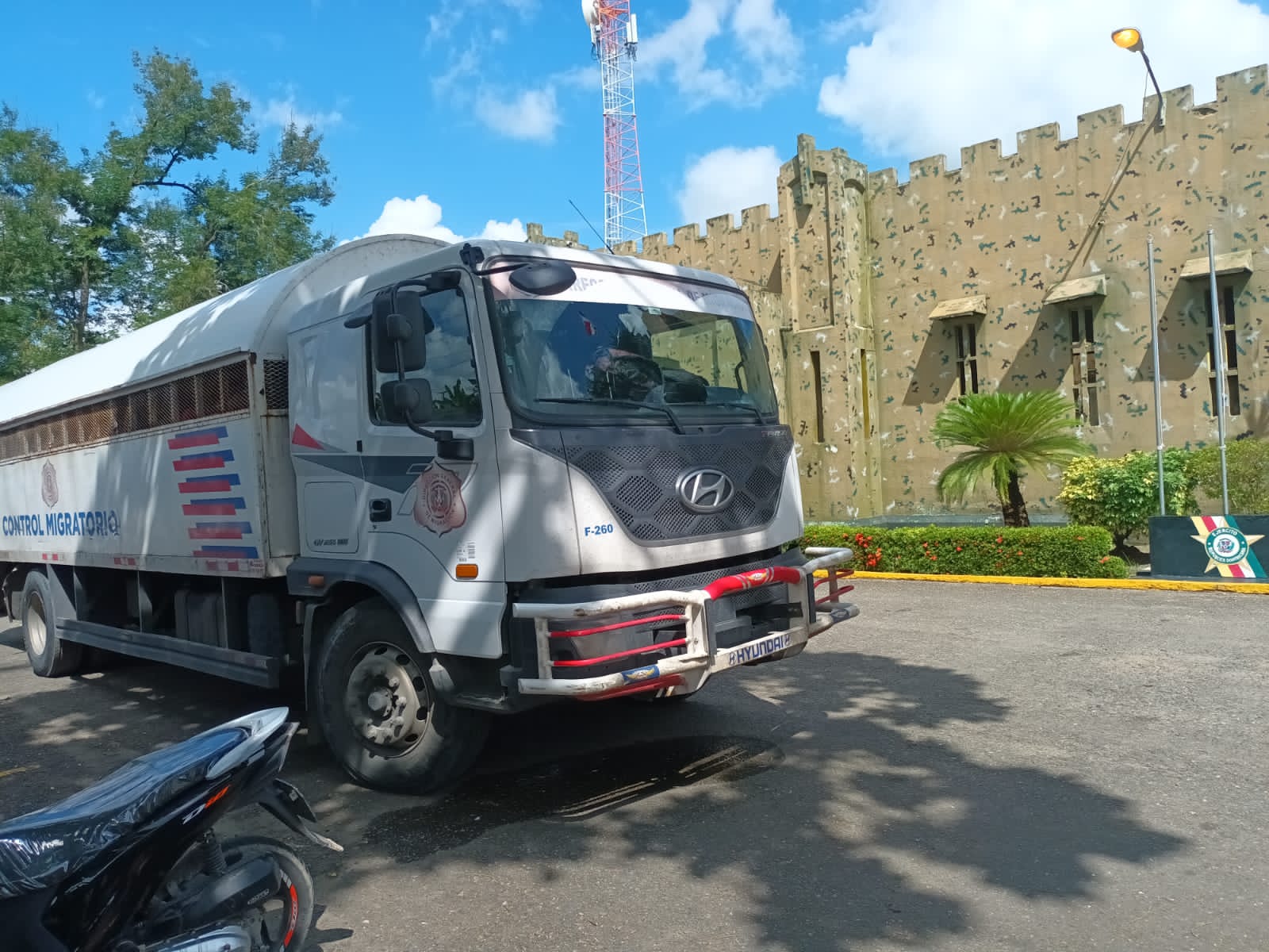 Vehiculo-de-Migracion-agredido-CDN-Digital-