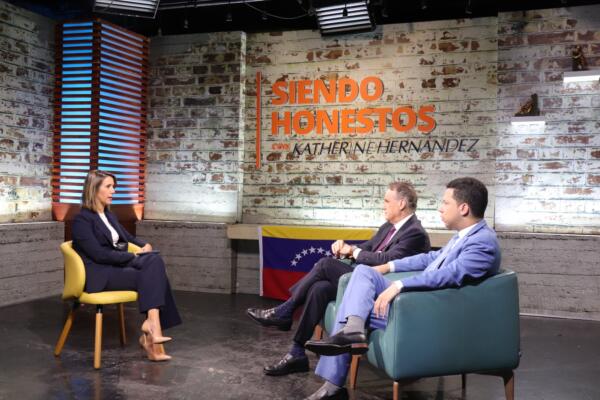 Los analistas y especialista en relaciones políticas Jatzel Román y Nelson Espinal Báez analizan cambios en Venezuela después de elecciones