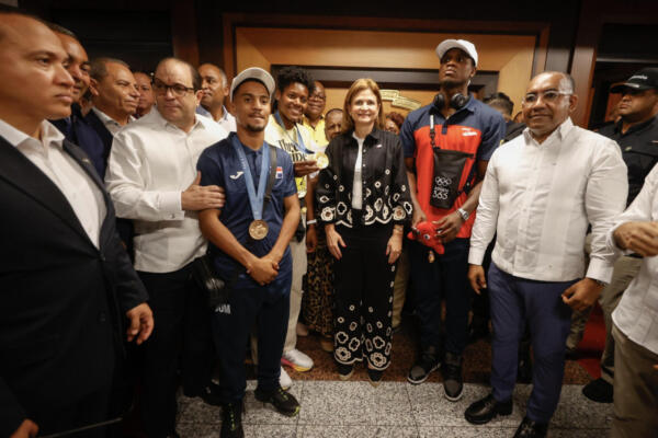Medallistas de París 2024 a su llegada al AILA
Foto: Fuente externa