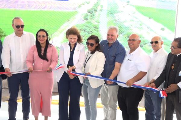 Vicepresidenta Raquel Peña inaugura central fotovoltaica Brazo Derecho Solar