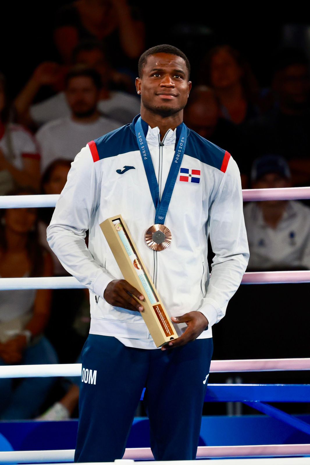 Pinales se convierte de esa manera en el tercer boxeador de República Dominicana en subir al podio de unos Juegos Olímpicos.