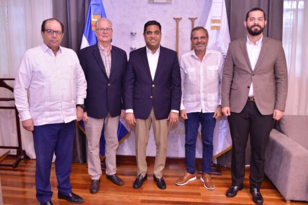 El ex pelotero profesional y actual comisionado nacional de béisbol, Junior Noboa, valoró la oportunidad de Kelvin Cruz, de conversar y escuchar sobre los proyectos que tienen en agenda.