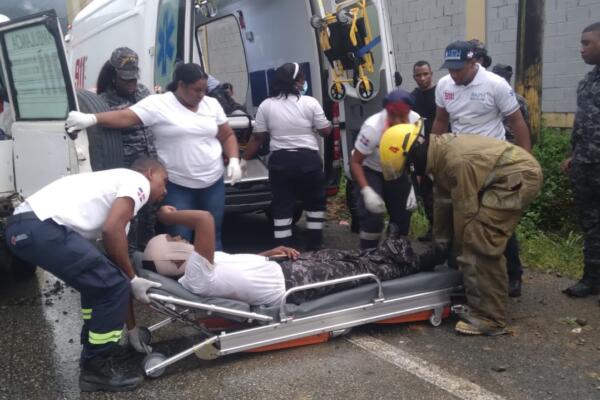 Accidente de tránsito en camión en el que eran transportados por la autopista Duarte