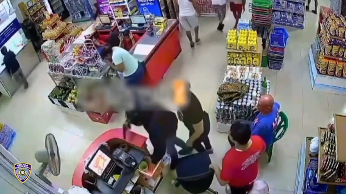 Policía busca a delincuentes que asaltaron supermercado en Santo Domingo Oeste