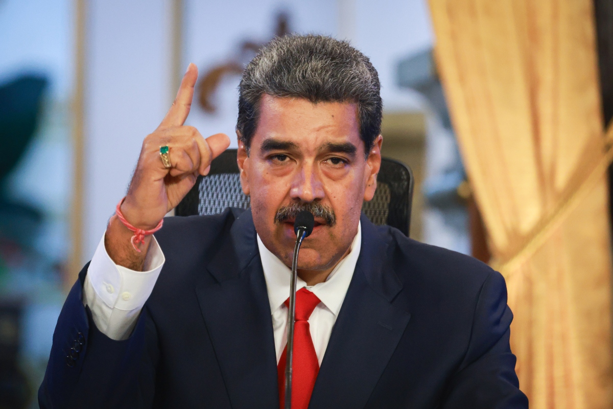 Maduro llama a fortalecer la defensa armada de Venezuela para disuadir "agresiones"