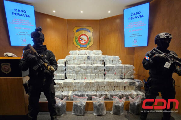El alijo ocupado frente a las costas de la provincia Peravia, también contenía otros 11 paquetes de marihuana. Foto: Fuente externa