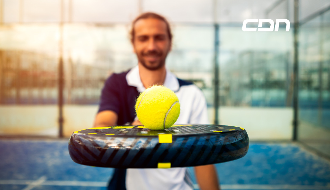 El pádel, también llamado a veces pádel-tenis, es un deporte de raqueta muy parecido al tenis, pero que se juega en una pista mucho más corta (foto: CDN Digital)
