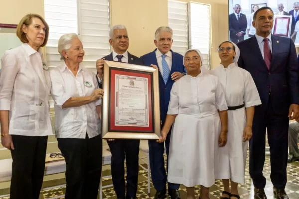 Senado reconoce Hospicio San Vicente de Paúl por sus 100 años