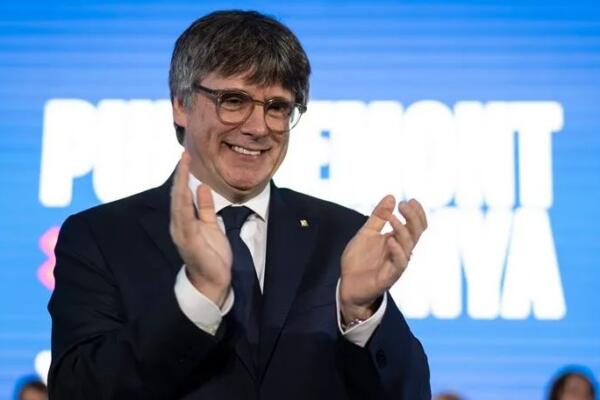 Puigdemont, buscado por la Policía Catalana tras hacer aparición en acto político en Barcelona