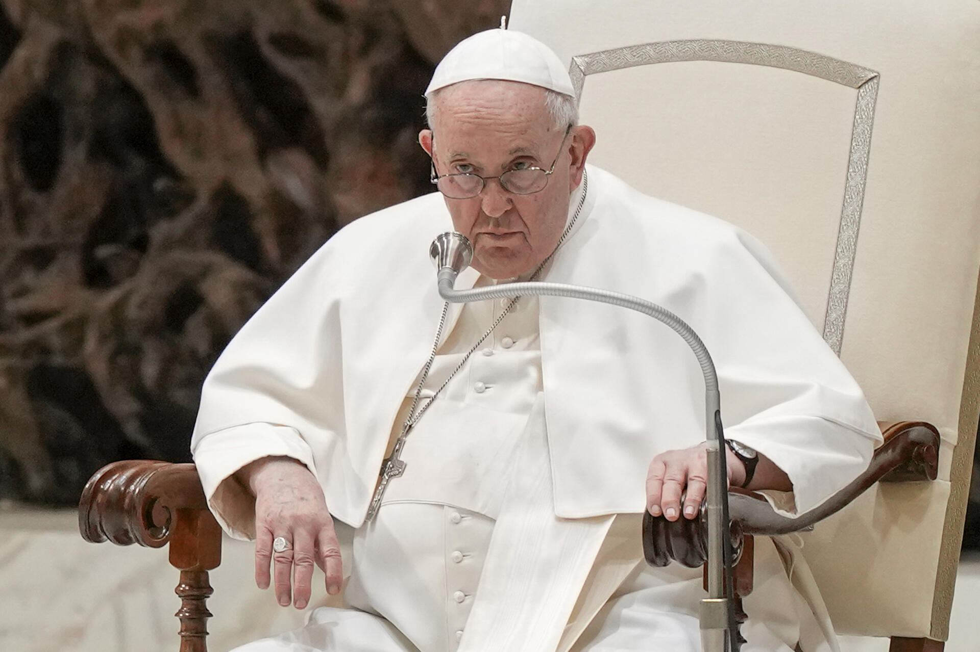 El papa lamenta que la Iglesia católica sigue siendo demasiado "eurocéntrica"