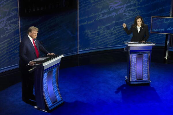 Donald Trump y vicepresidenta Kamala Harris, durante un debate presidencial. EFE.