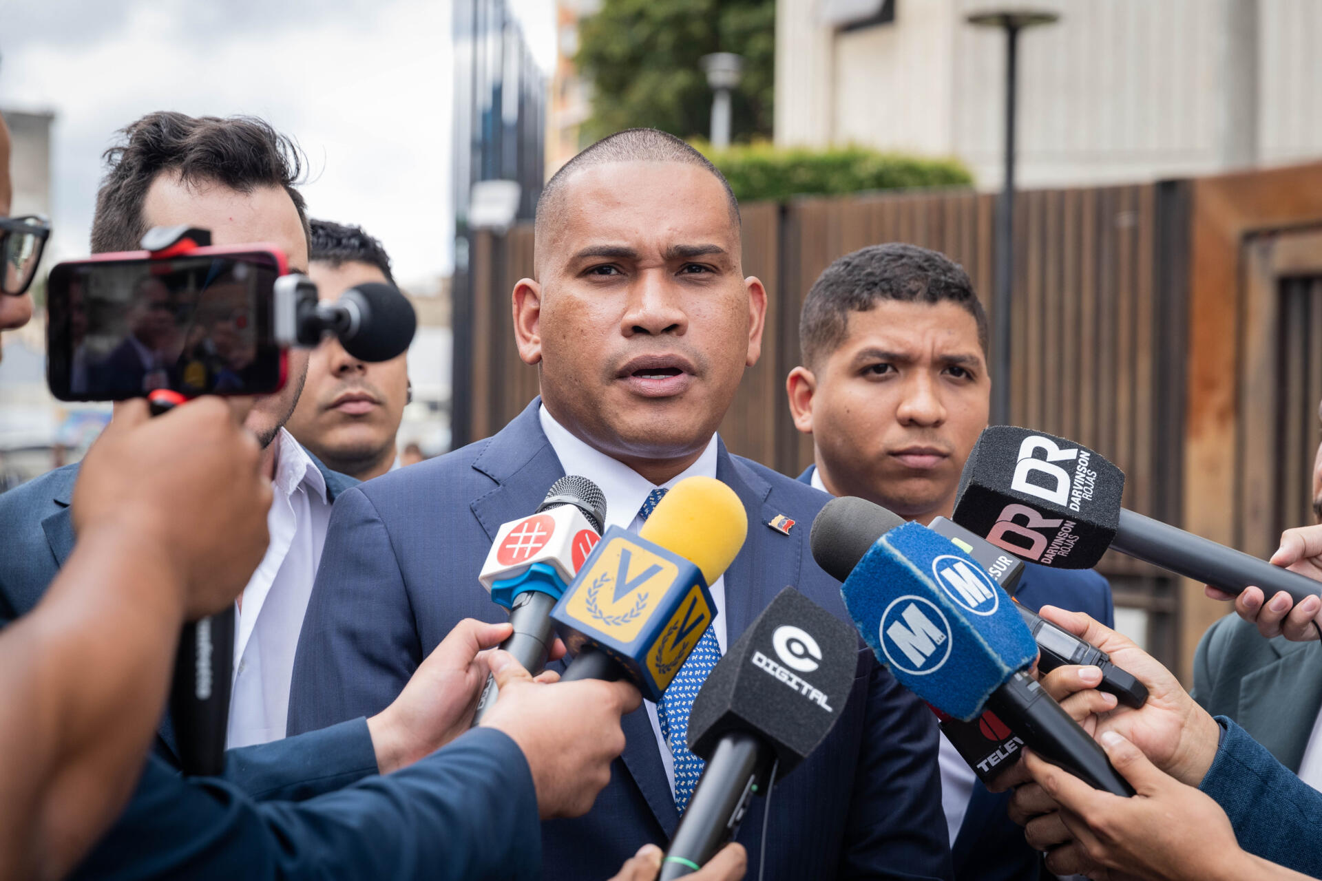 Opositor venezolano Leocenis García cumple 15 días preso e incomunicado, denuncia su hija