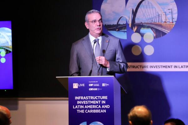 Abinader afirma sector eléctrico necesita inversión de US$ 5,400 millones
