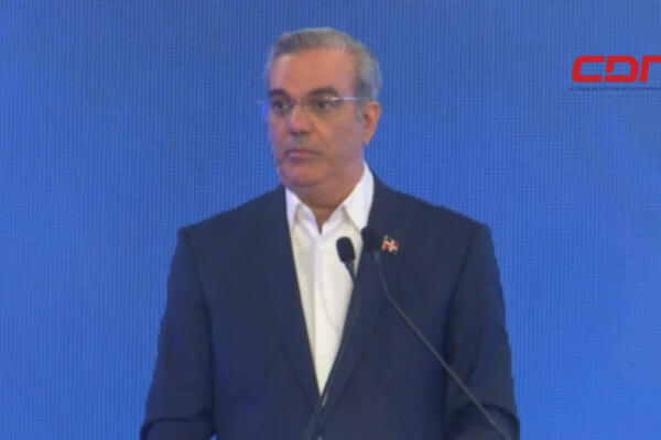 Abinader destaca compromiso con la democracia y el desarrollo económico en Conferencia Anual de la CAF