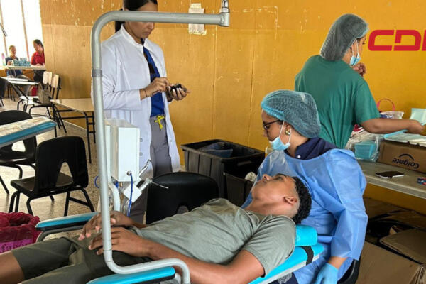 Operativo medico en diversos sectores de Santiago. 
