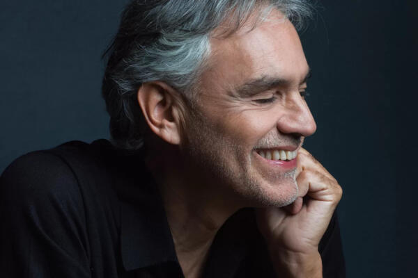 Andrea Bocelli es ciego desde niño por esta razón