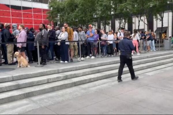 Así están las filas en la Quinta Avenida para adquirir IPhone 16