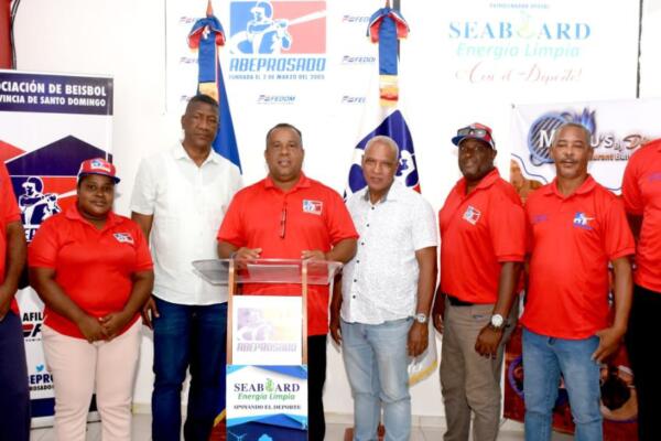 Durante la actividad también participaron los miembros del comité ejecutivo de Abeprosado, delegados de cada municipio y presidentes de ligas deportivas de la provincia.
