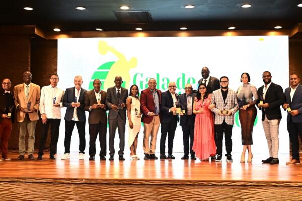 Yancen Pujols encabezó a Multimedios del Caribe con cuatro premios obtenidos durante la Gala a la Excelencia de la Asociación de Cronistas Deportivos de Santo Domingo (ACDSD), celebrado ayer en el Hotel Barceló de esta Capital.