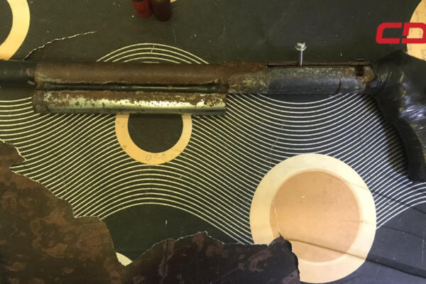 Arma de fabricación artesanal incautada a presunto delincuente. 