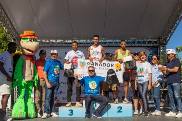 La carrera, en la que participaron 600 corredores, contó con atletas de diferentes provincias del país, en especial, de Santo Domingo y La Altagracia, y aglutinó a más de 1.200 asistentes. 

