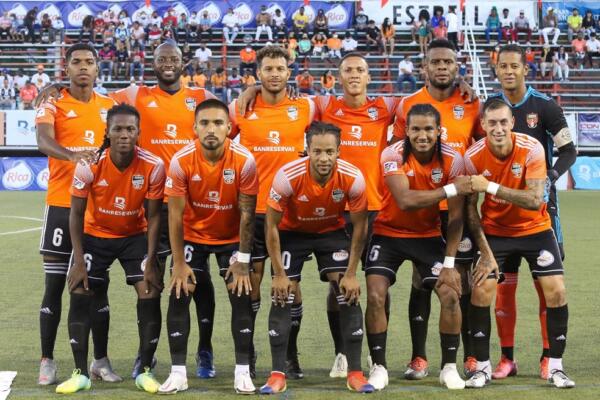 Cibao FC viene de ganar la serie regular y la Liguilla con 45 puntos, donde en 21 juegos ganaron 13, empataron 6. Y solo perdieron 2, con 43 goles a favor y 16 en contra, para un saldo positivo de más 27.