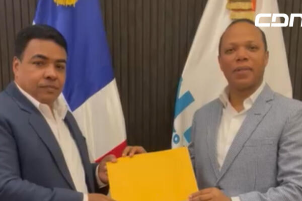 CNTU entrega propuesta a director Intrant en busca de frenar accidentes de tránsito en RD compuesta de seis medidas para su correcta ejecución. Foto: CDN Digital