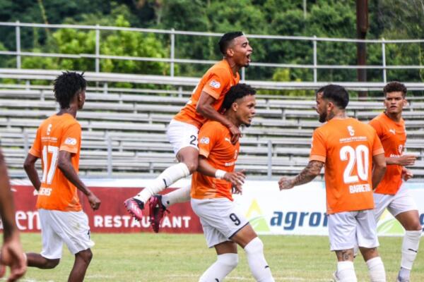 Esta temporada 2024 Cibao FC y la Universidad O&M se han enfrentado cinco veces, con dos triunfos y tres empates para los campeones defensores.