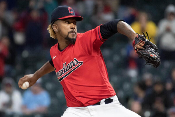 Clase está registrando estadísticas alucinantes. Ha permitido apenas cinco carreras limpias en 69 1/3 innings. Su efectividad de 0.65 y porcentaje de conversión de salvamentos (94%), tienen a Clase como un candidato al Cy Young de la Liga Americana.