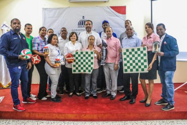 Rodríguez sostuvo que el proyecto incluye una serie de trabajos cruciales para la rehabilitación de las canchas, con el fin de que estas instalaciones deportivas reparadas se encuentren en condiciones óptimas, con la colocación de accesorios necesarios para el uso efectivo de las canchas y una restauración completa de esas áreas deportivas.