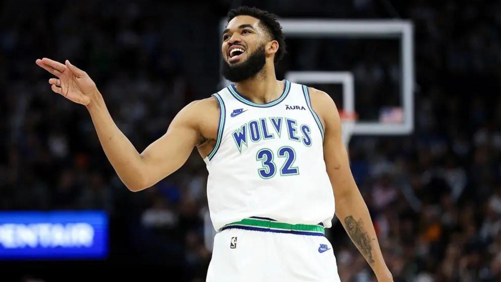 Karl-Anthony Towns rinde homenaje a su madre con avanzado centro deportivo en Santiago