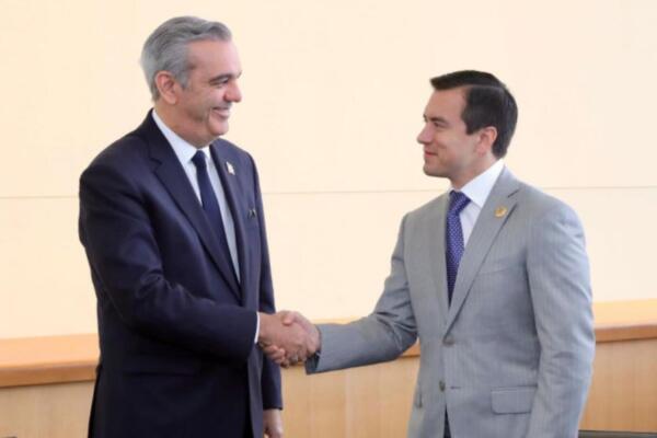 Presidente Luis Abinader junto a su homólogo de Ecuador, Daniel Noboa.
