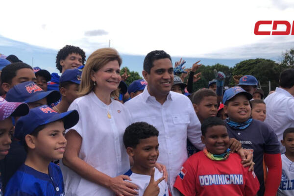Vicepresidenta Raquel Peña y el ministro de Deportes, Kelvin Cruz