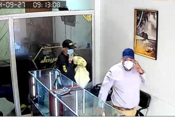 Ladrones ejecutan robo millonario en joyería de Barahona


