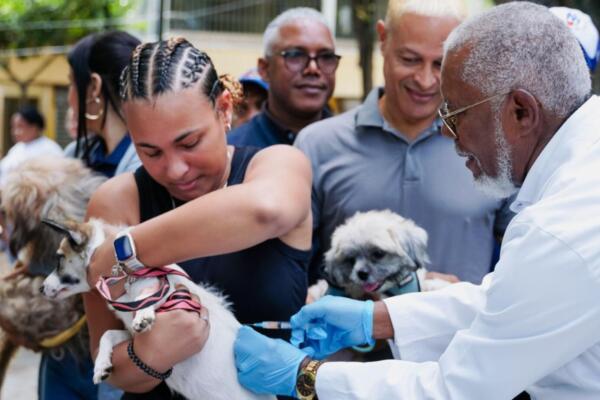 República Dominicana busca vacunar más de un millón de mascotas en campaña contra la rabia

