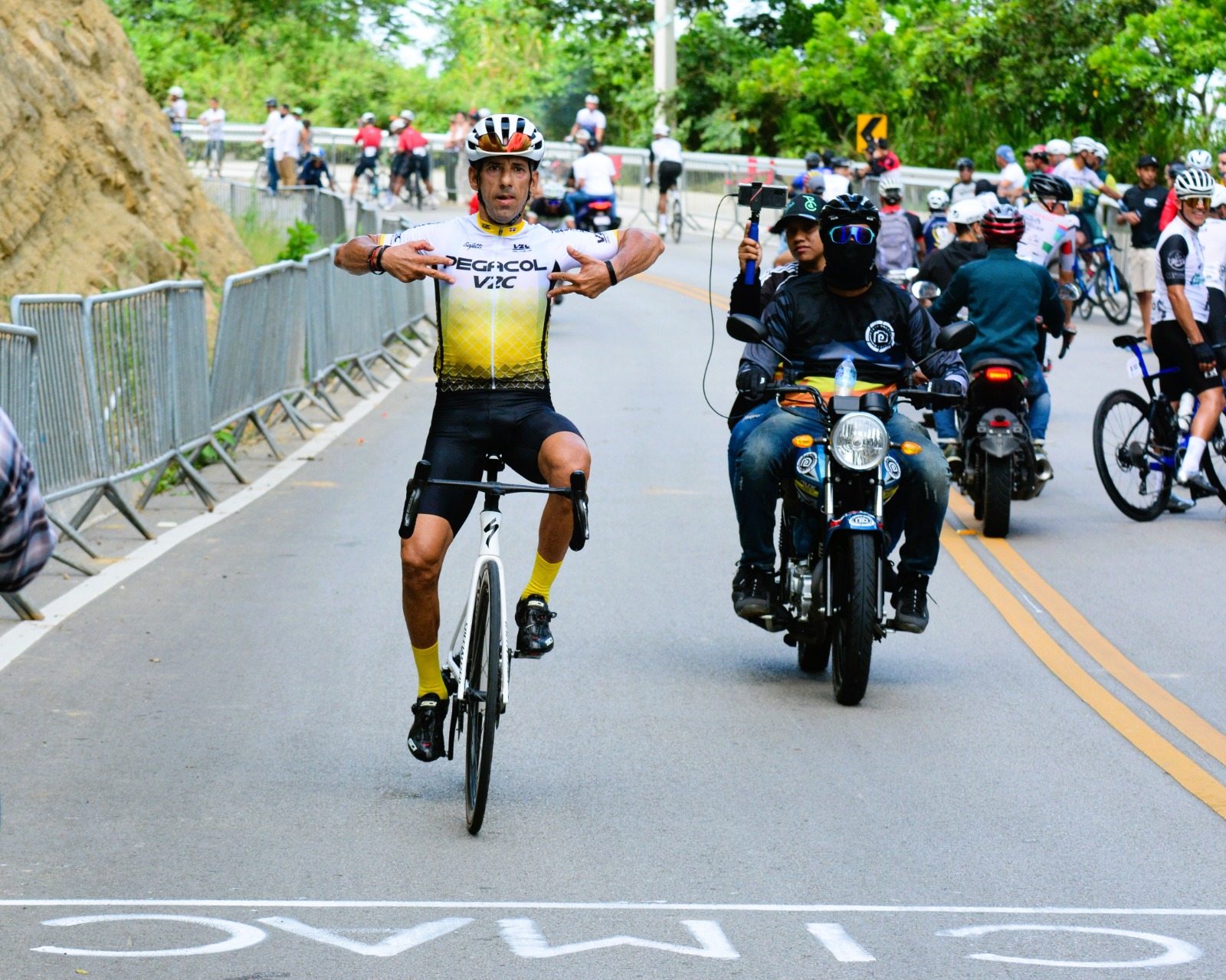 En la Recreativo B, Eduardo Castro(Pegacol V2C)(73) le lleva 10 puntos a Jorge de León (AR Cycling Team)(63), pero son 20 tantos los que habrá en competencia este domingo.